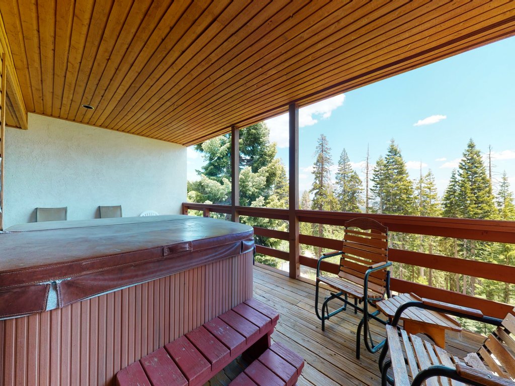 Bridges Townhome 5 Large, Remodeled Mountain View Townhome with Private Jacuzzi, Steps to Eagle Lodge Vacation Rental in Mammoth Lakes - RedAwning