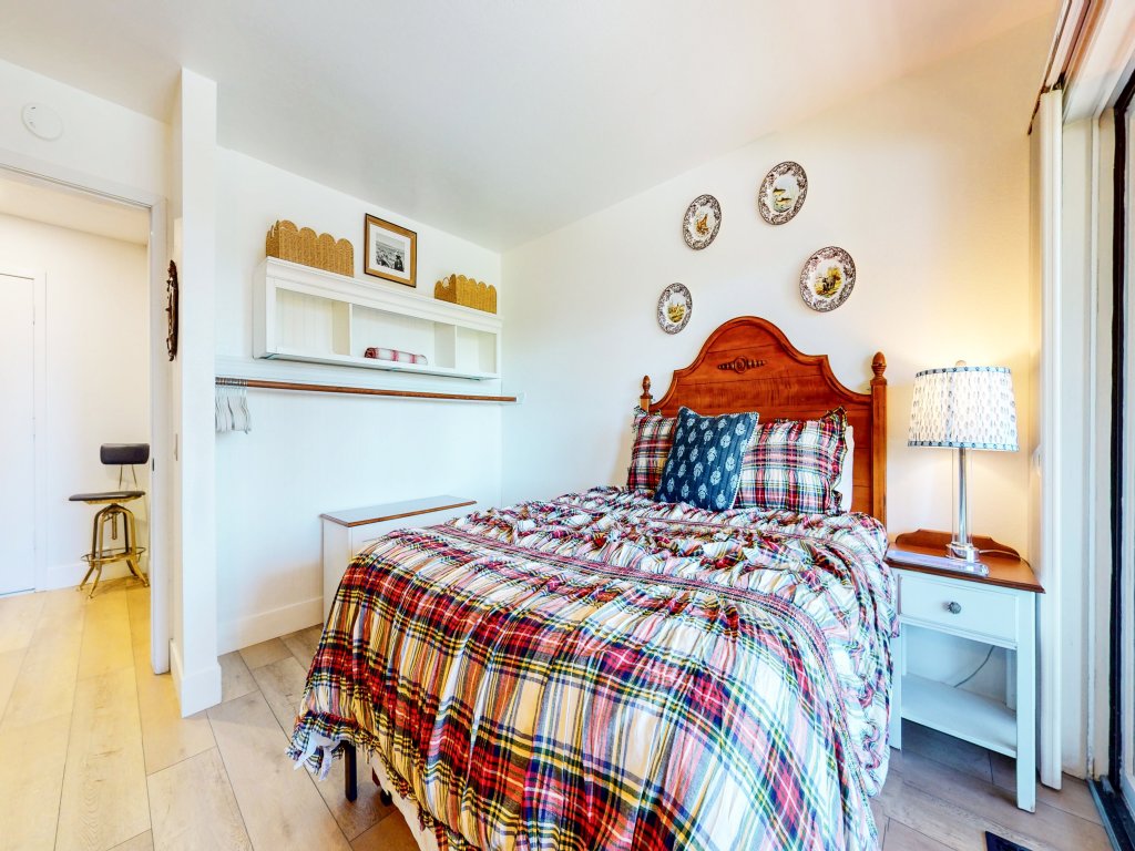 Bridges Townhome 5 Large, Remodeled Mountain View Townhome with Private Jacuzzi, Steps to Eagle Lodge Vacation Rental in Mammoth Lakes - RedAwning