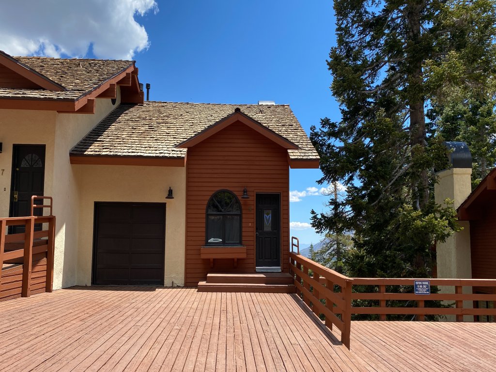 Bridges Townhome 5 Large, Remodeled Mountain View Townhome with Private Jacuzzi, Steps to Eagle Lodge Vacation Rental in Mammoth Lakes - RedAwning