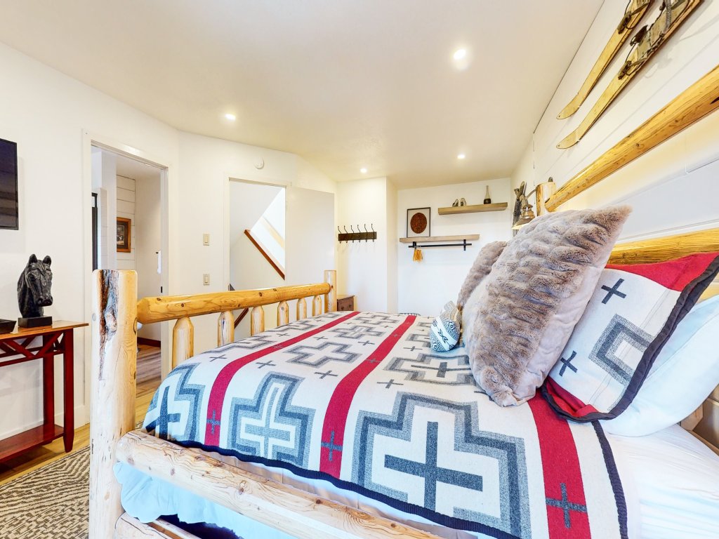 Bridges Townhome 5 Large, Remodeled Mountain View Townhome with Private Jacuzzi, Steps to Eagle Lodge Vacation Rental in Mammoth Lakes - RedAwning