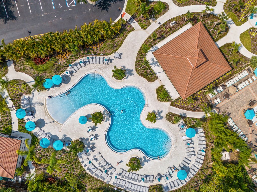 Renata's Waterscape Deluxe Condo Vacation Rental in Orlando - RedAwning