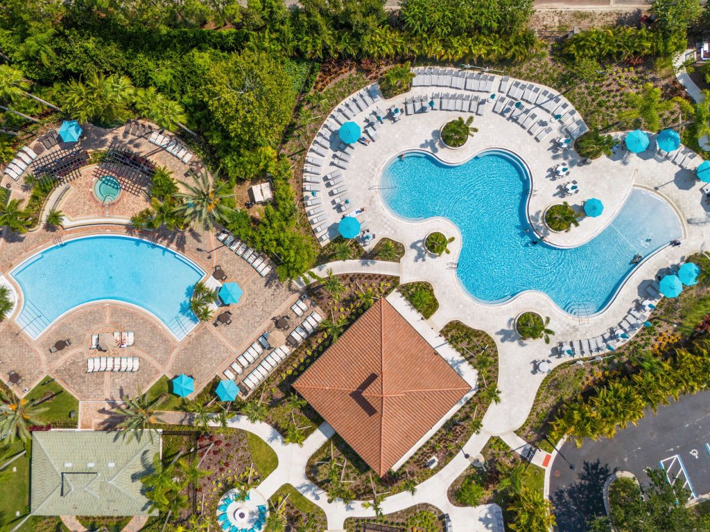 Renata's Waterscape Deluxe Condo Vacation Rental in Orlando - RedAwning