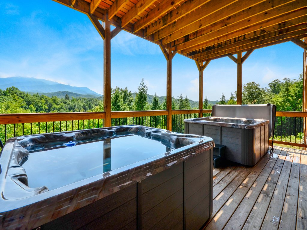 Foxwood Mansion Vacation Rental in Gatlinburg - RedAwning