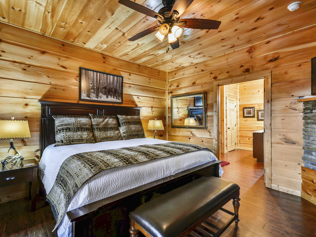 Foxwood Mansion Vacation Rental in Gatlinburg - RedAwning
