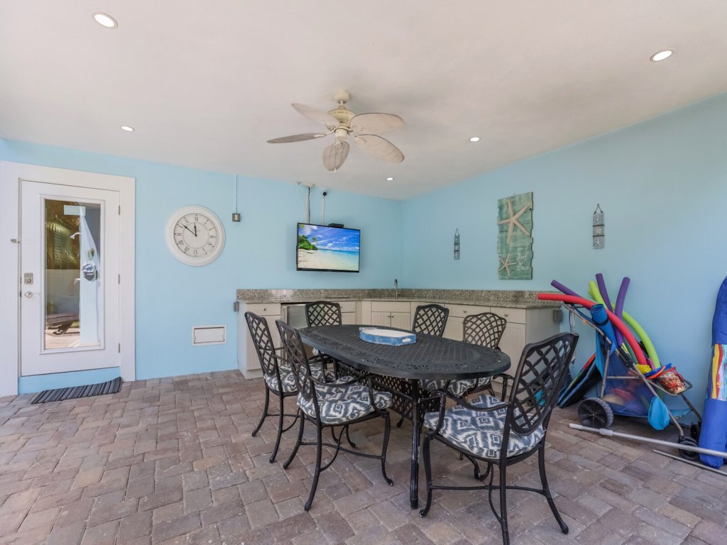 SeaStar Villa Vacation Rental in Holmes Beach - RedAwning