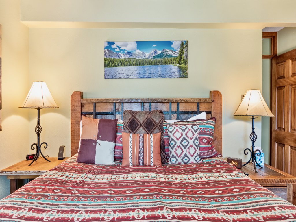 Divine Vacation Home at Windcliff Vacation Rental in Estes Park - RedAwning