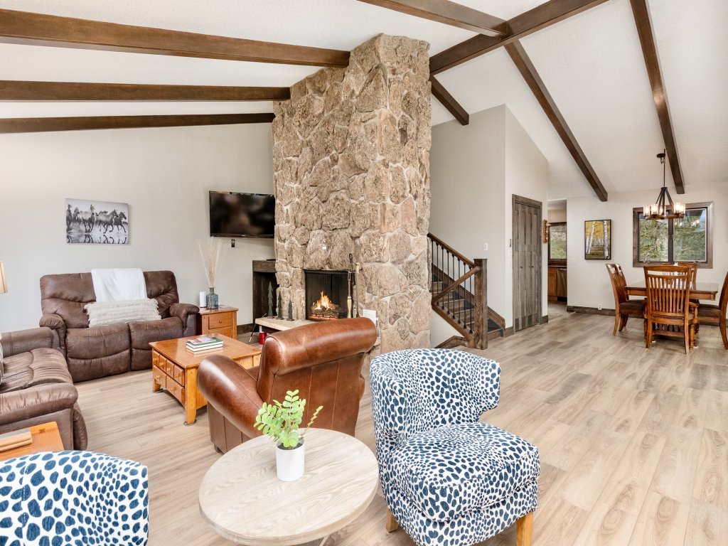 Sittin' Pretty Luxury Vacation Home at Windcliff Vacation Rental in Estes Park - RedAwning