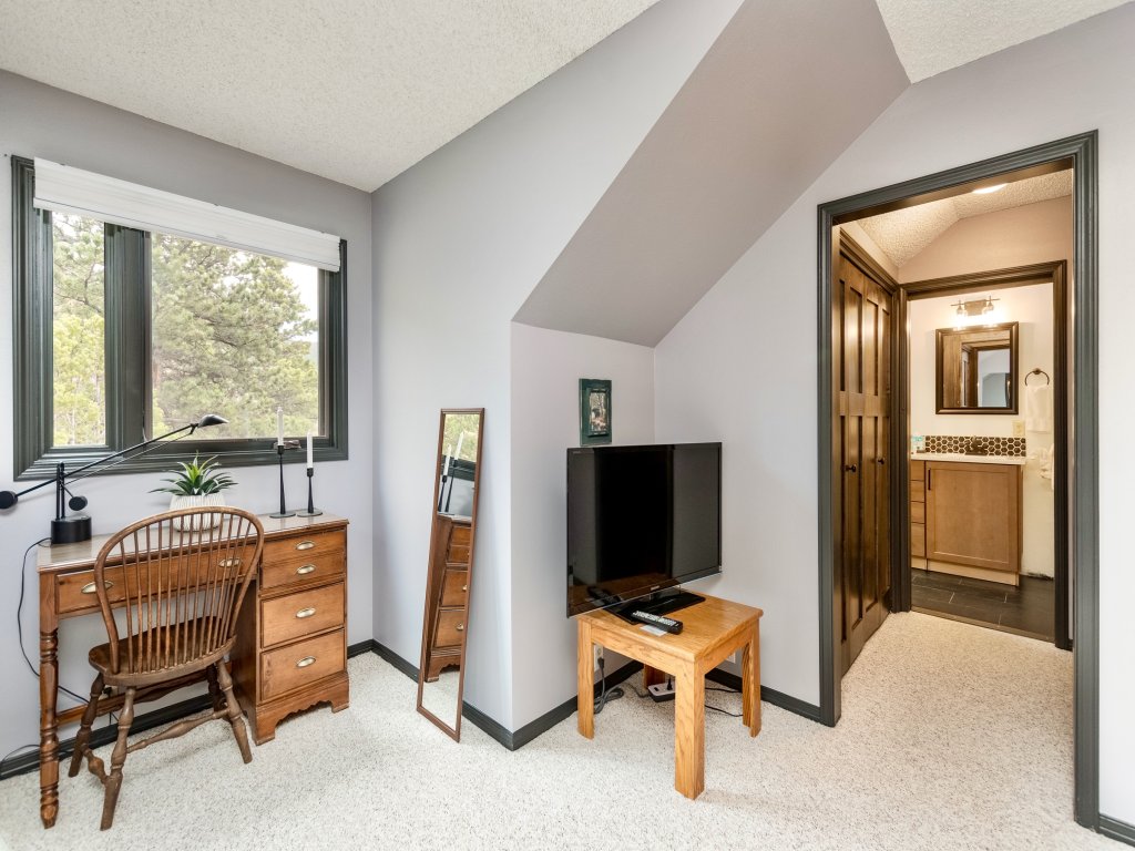Sittin' Pretty Luxury Vacation Home at Windcliff Vacation Rental in Estes Park - RedAwning