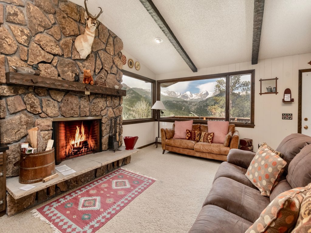 Bear Cove Vacation Home at Windcliff Vacation Rental in Estes Park - RedAwning