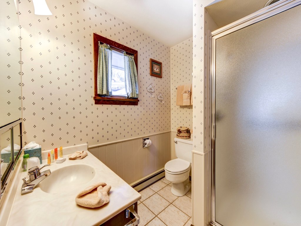 Bear Cove Vacation Home at Windcliff Vacation Rental in Estes Park - RedAwning