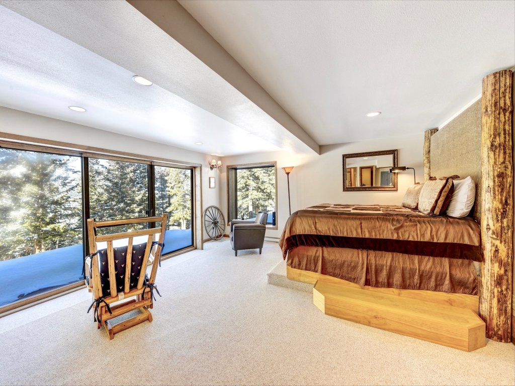 Bear Cove Vacation Home at Windcliff Vacation Rental in Estes Park - RedAwning