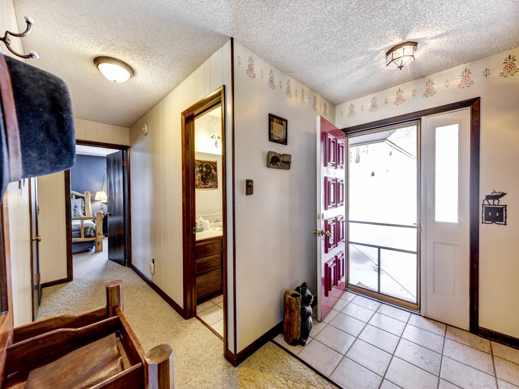 Bear Cove Vacation Home at Windcliff Vacation Rental in Estes Park - RedAwning