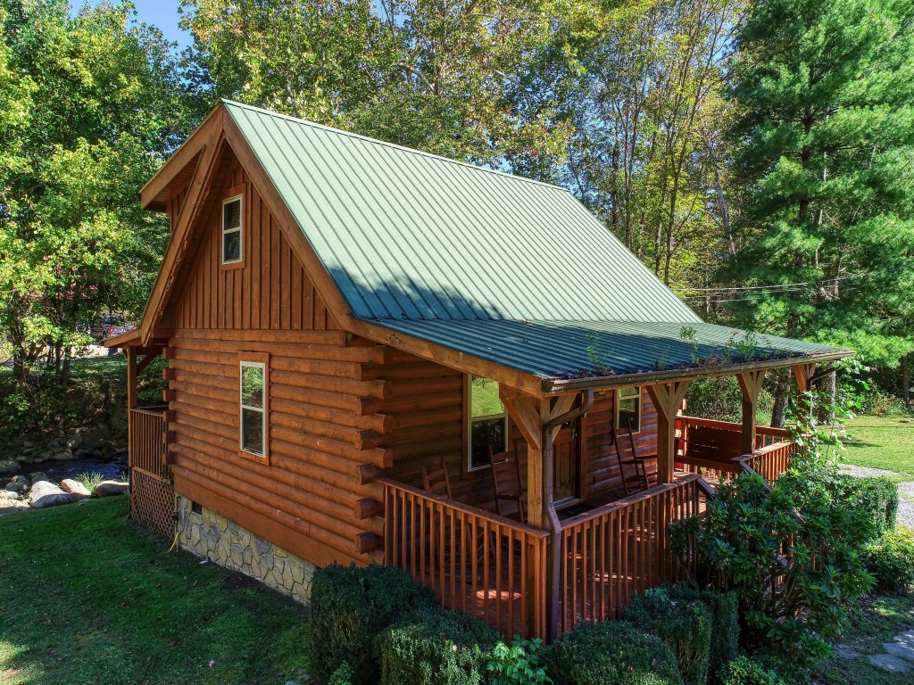 Creek Heaven Vacation Rental in Cosby - RedAwning