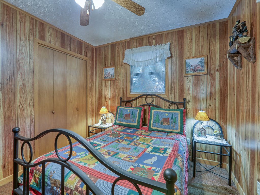 Whispering Creek Vacation Rental in Cosby - RedAwning