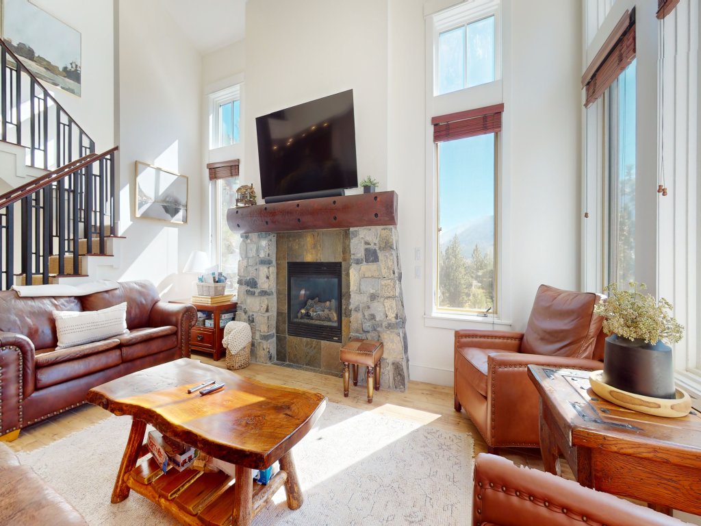 Juniper Crest 26 Large Townhouse, Private Jacuzzi and Walk to Eagle Lodge Vacation Rental in Mammoth Lakes - RedAwning