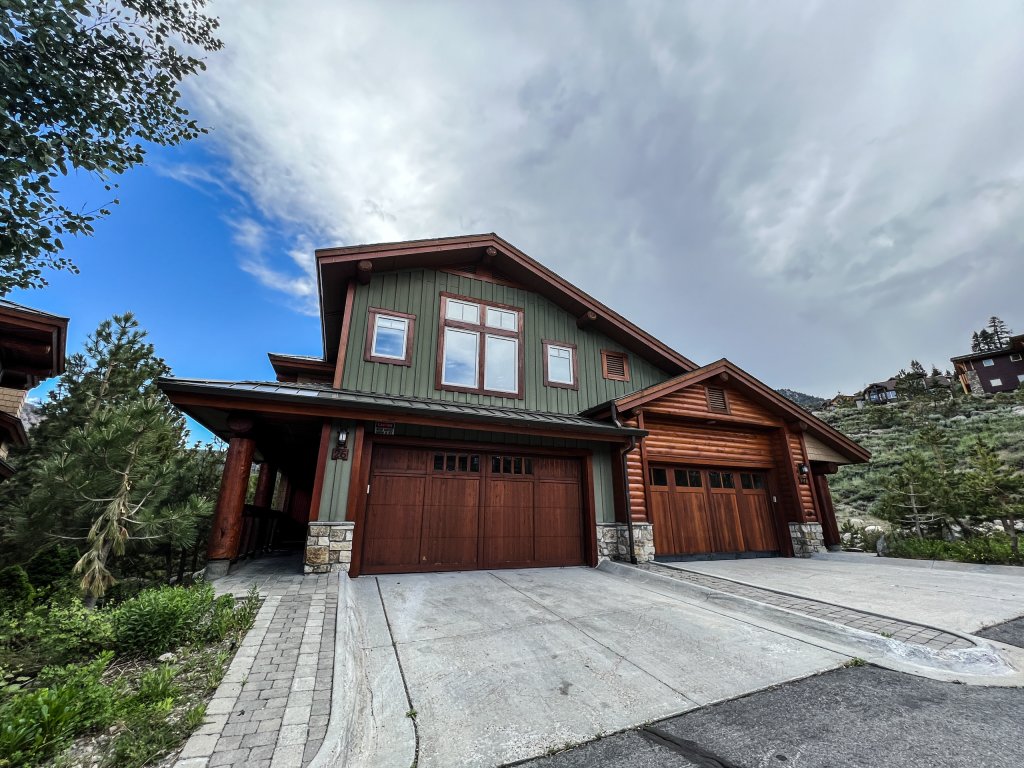 Juniper Crest 26 Large Townhouse, Private Jacuzzi and Walk to Eagle Lodge Vacation Rental in Mammoth Lakes - RedAwning