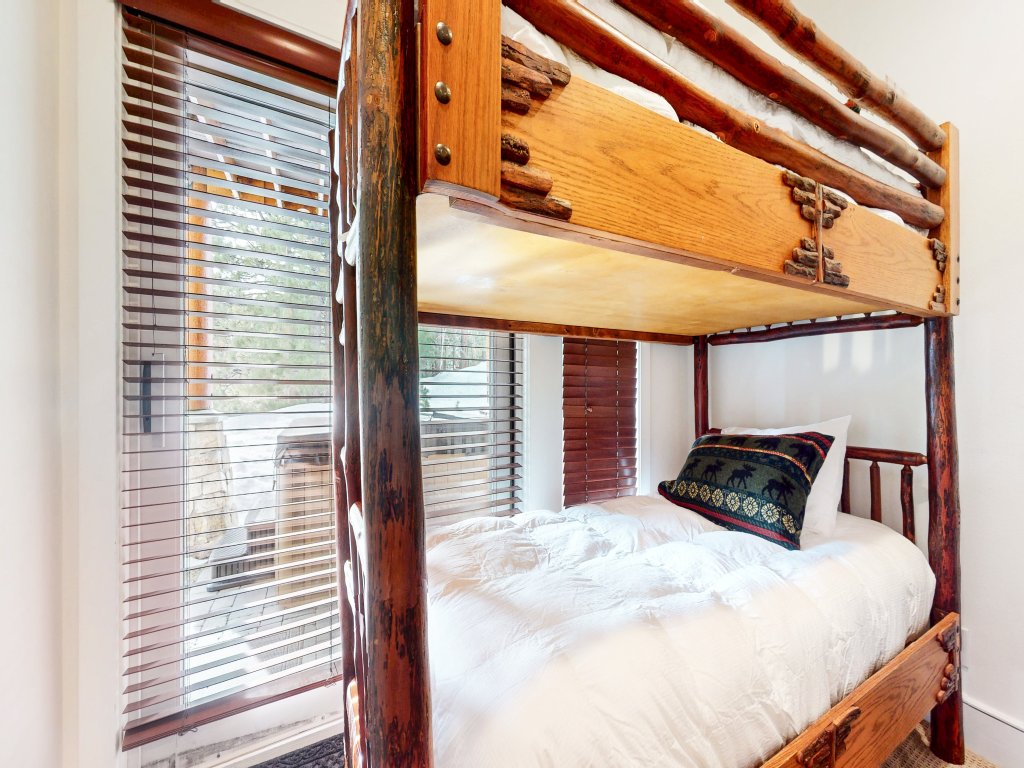 Juniper Crest 26 Large Townhouse, Private Jacuzzi and Walk to Eagle Lodge Vacation Rental in Mammoth Lakes - RedAwning