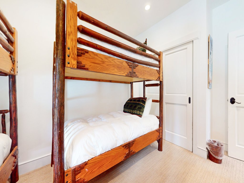 Juniper Crest 26 Large Townhouse, Private Jacuzzi and Walk to Eagle Lodge Vacation Rental in Mammoth Lakes - RedAwning