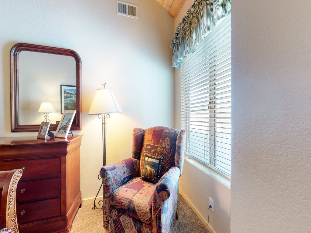 Snowcreek IV 622 Light, Bright and Updated, Walk to Snowcreek Athletic Club Vacation Rental in Mammoth Lakes - RedAwning