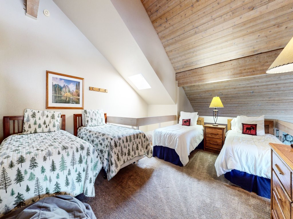 Snowcreek IV 622 Light, Bright and Updated, Walk to Snowcreek Athletic Club Vacation Rental in Mammoth Lakes - RedAwning