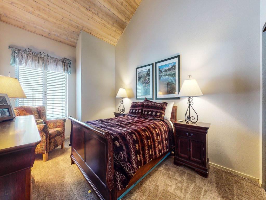 Snowcreek IV 622 Light, Bright and Updated, Walk to Snowcreek Athletic Club Vacation Rental in Mammoth Lakes - RedAwning