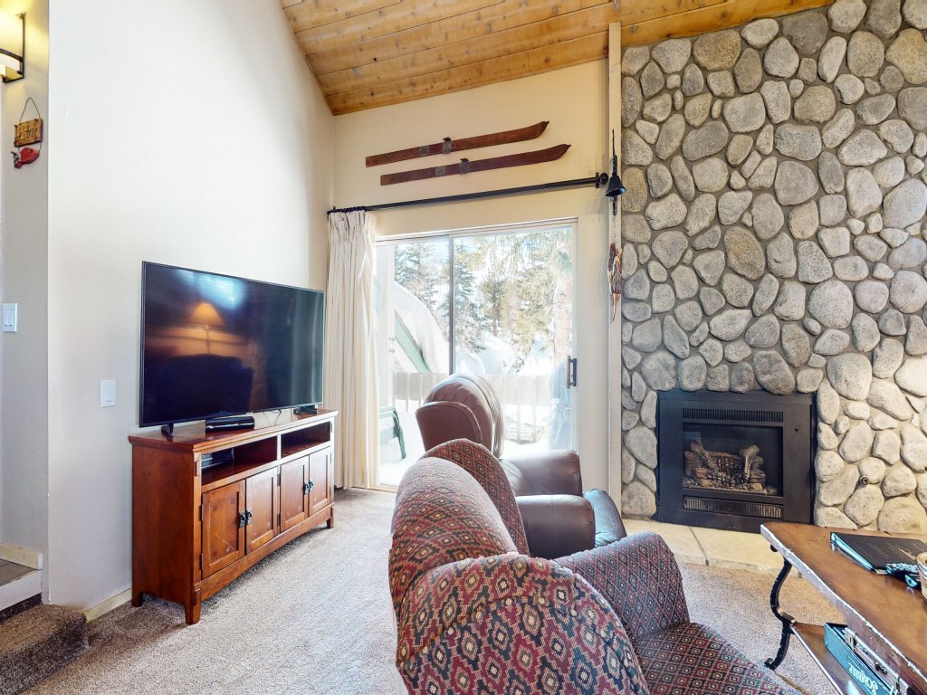 Snowcreek IV 622 Light, Bright and Updated, Walk to Snowcreek Athletic Club Vacation Rental in Mammoth Lakes - RedAwning