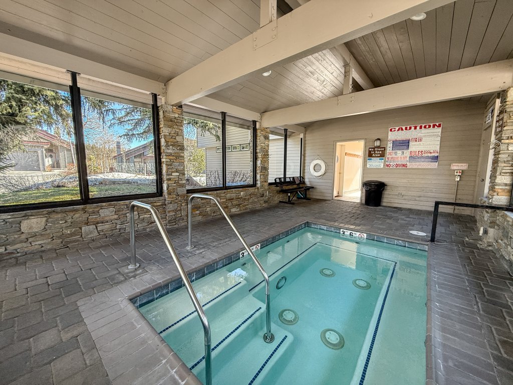 Snowcreek IV 622 Light, Bright and Updated, Walk to Snowcreek Athletic Club Vacation Rental in Mammoth Lakes - RedAwning