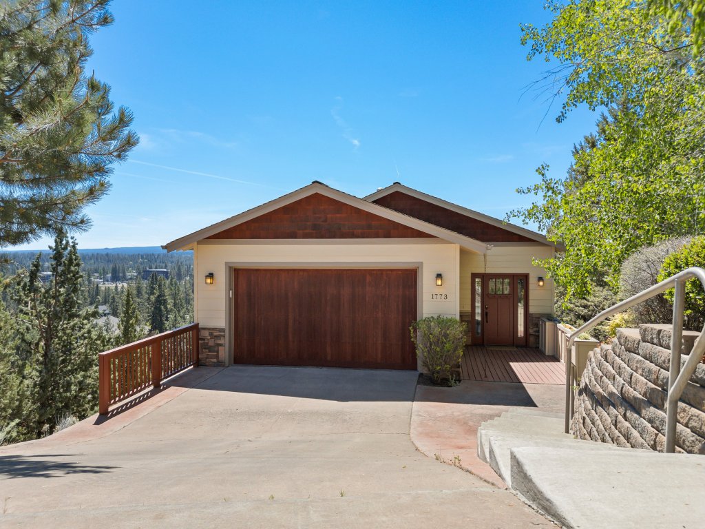 Golden Butte Vacation Rental in Bend - RedAwning