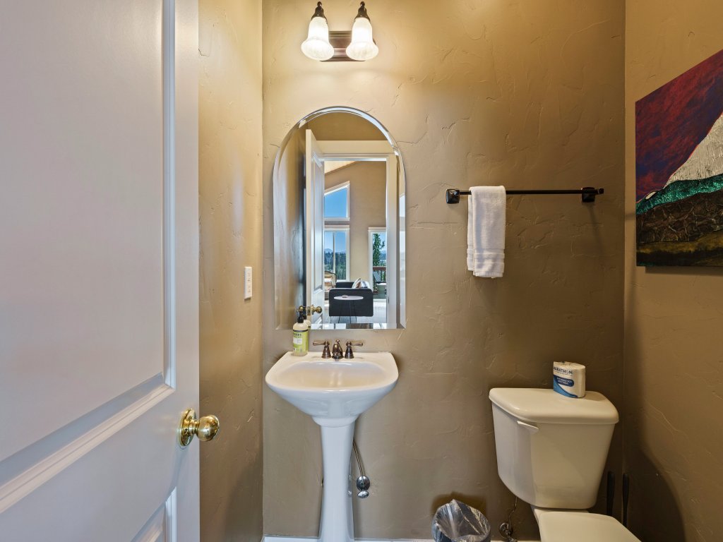 Golden Butte Vacation Rental in Bend - RedAwning