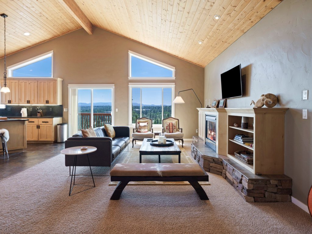 Golden Butte Vacation Rental in Bend - RedAwning
