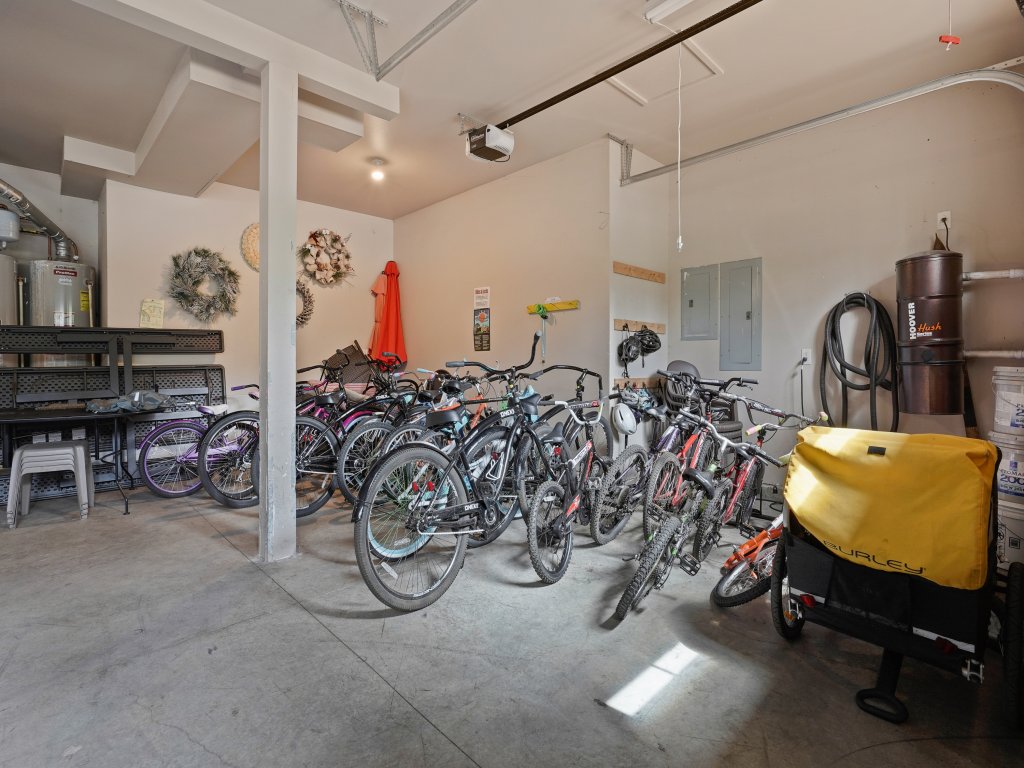 5 Vine Maple Vacation Rental in Sunriver - RedAwning
