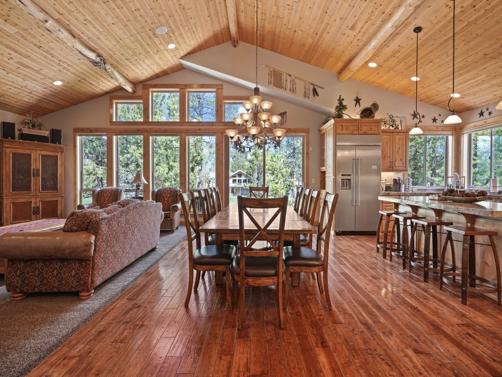 5 Vine Maple Vacation Rental in Sunriver - RedAwning