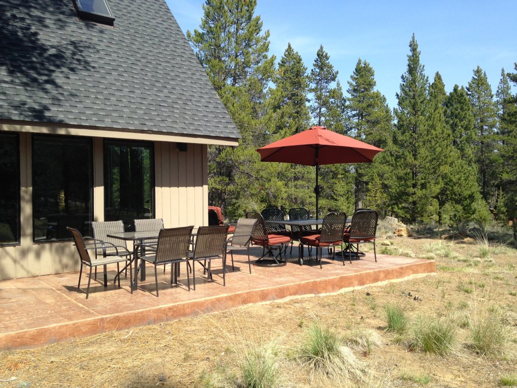 8 Mt Baker Home with Hot Tub Vacation Rental in Sunriver - RedAwning