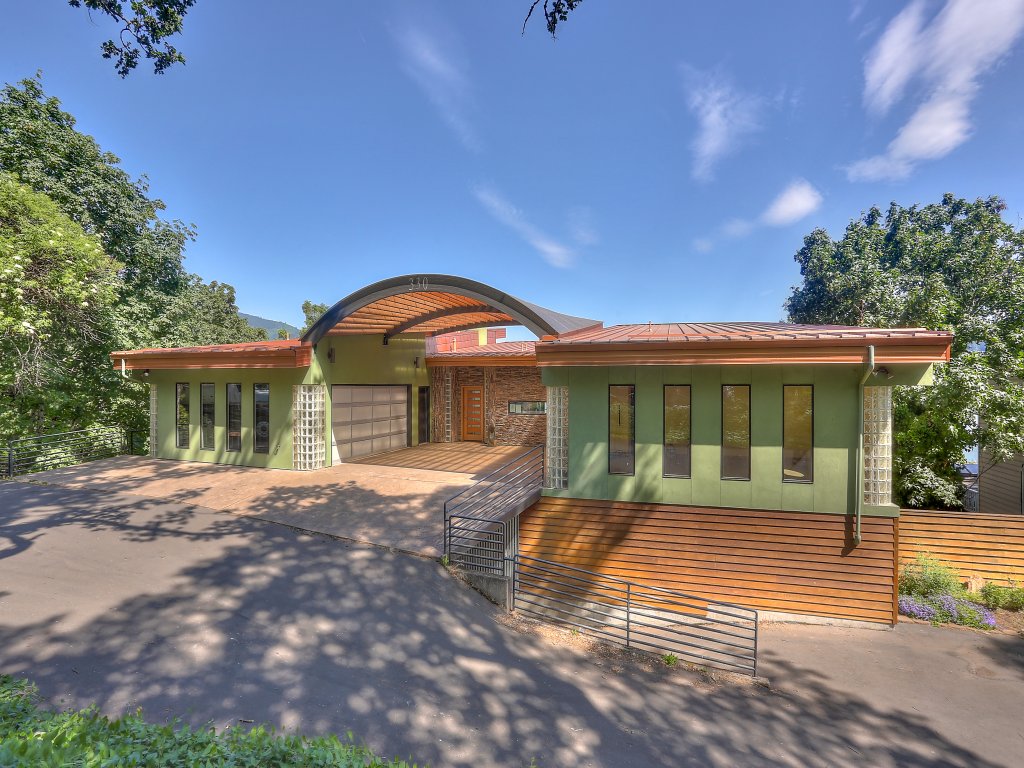 Alizes Modern Home with Views of the Columbia River Gorge Vacation Rental in Hood River - RedAwning