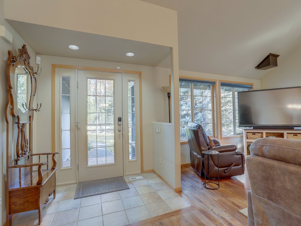 Pet-Friendly 13 Ollalie Home features Double Car Garage Vacation Rental in Sunriver - RedAwning