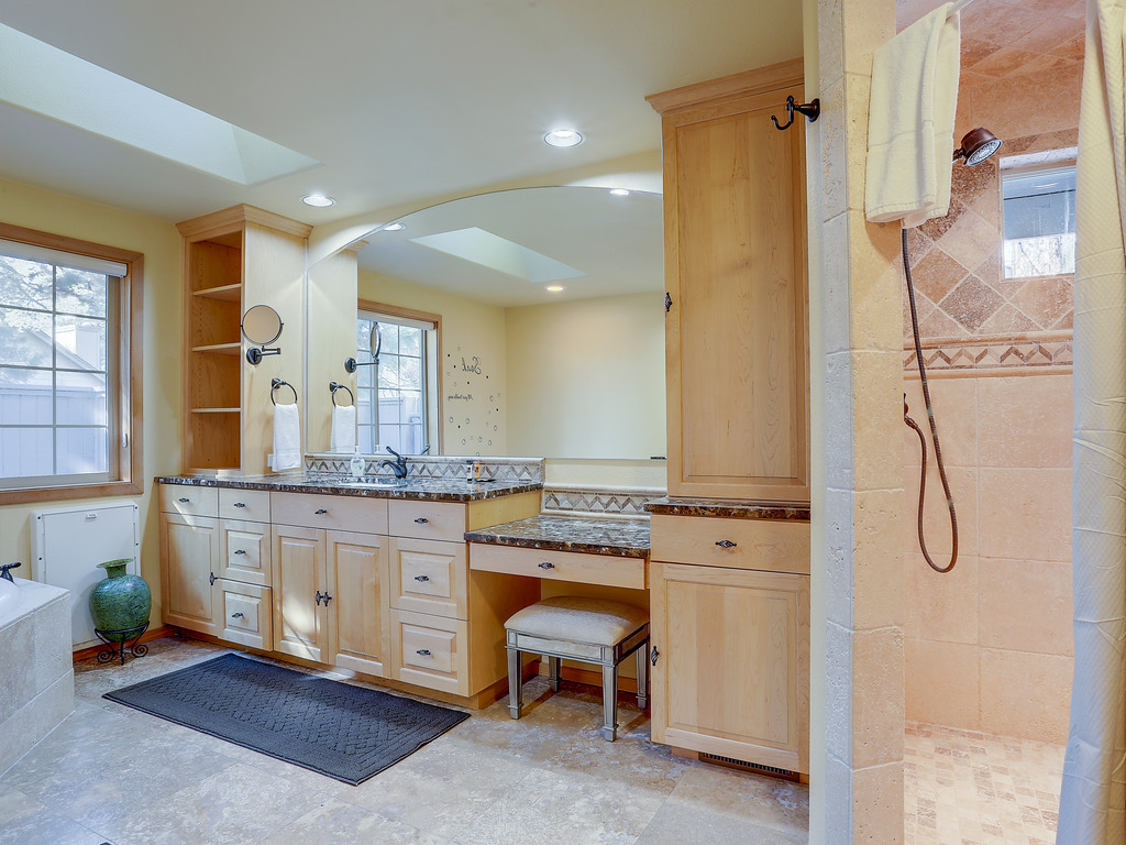 Pet-Friendly 13 Ollalie Home features Double Car Garage Vacation Rental in Sunriver - RedAwning