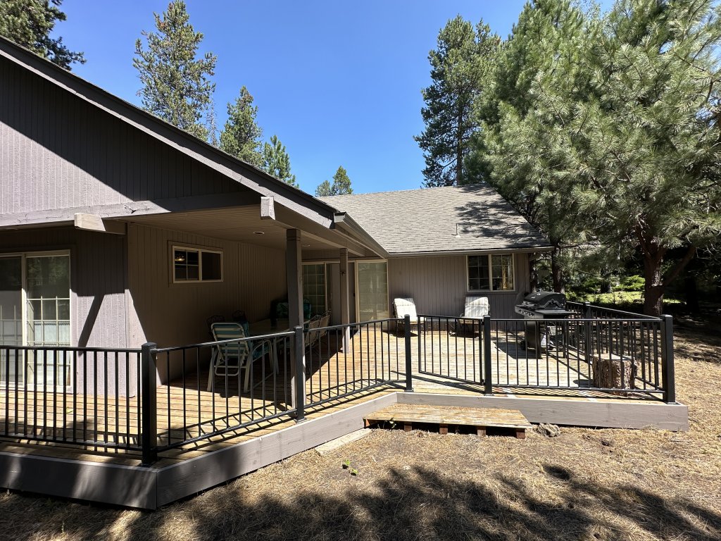 Pet-Friendly 13 Ollalie Home features Double Car Garage Vacation Rental in Sunriver - RedAwning