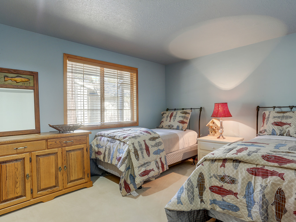 Pet-Friendly 13 Ollalie Home features Double Car Garage Vacation Rental in Sunriver - RedAwning