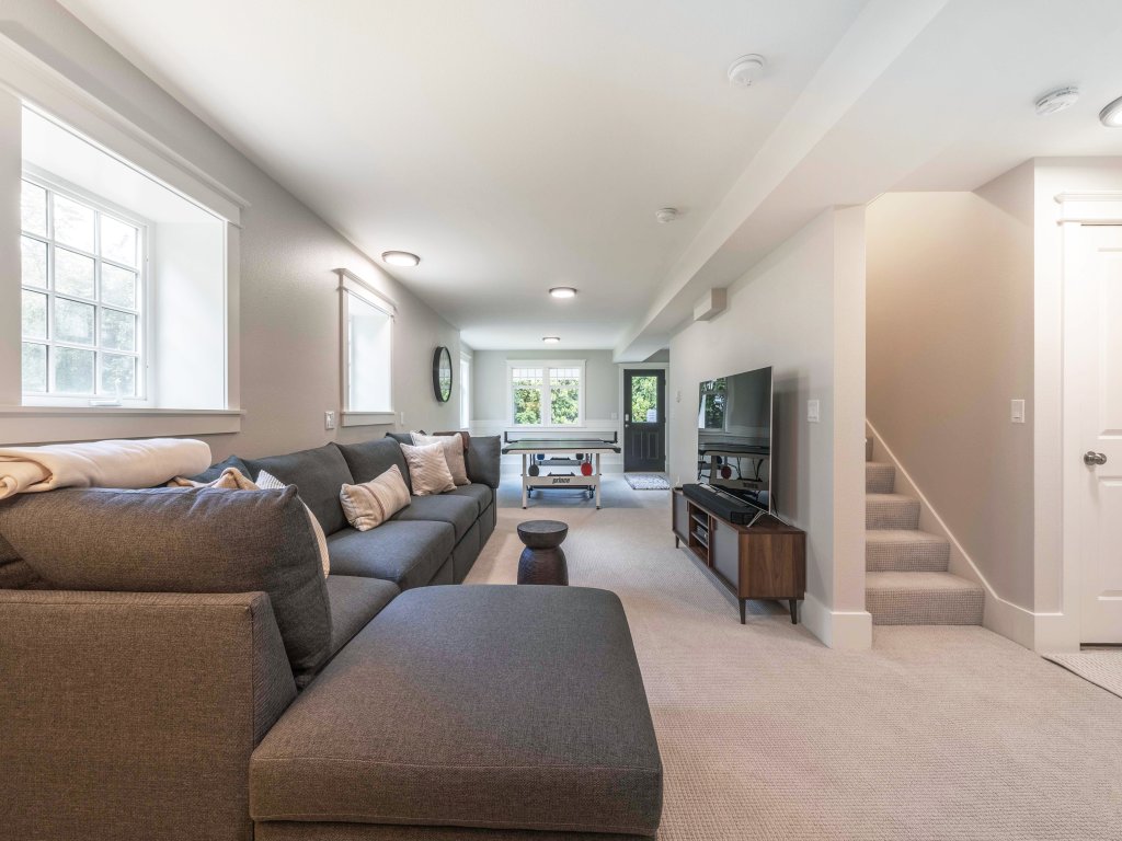 Lincoln House 30 day minimum Vacation Rental in Hood River - RedAwning