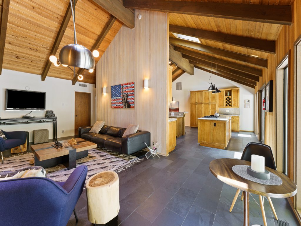 2 Pioneer Home features Brand New Hot Tub and Bikes to Explore Sunriver Vacation Rental in Sunriver - RedAwning