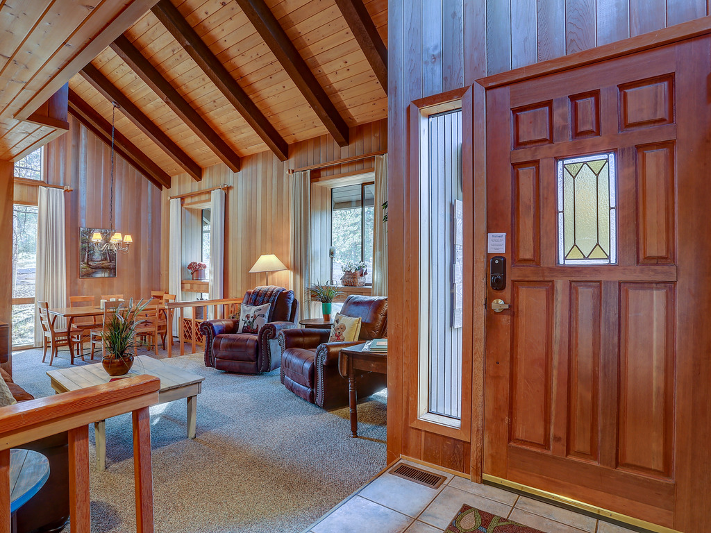 22 Rogue Home with Private Hot Tub, BBQ, and Game Room Vacation Rental in Sunriver - RedAwning