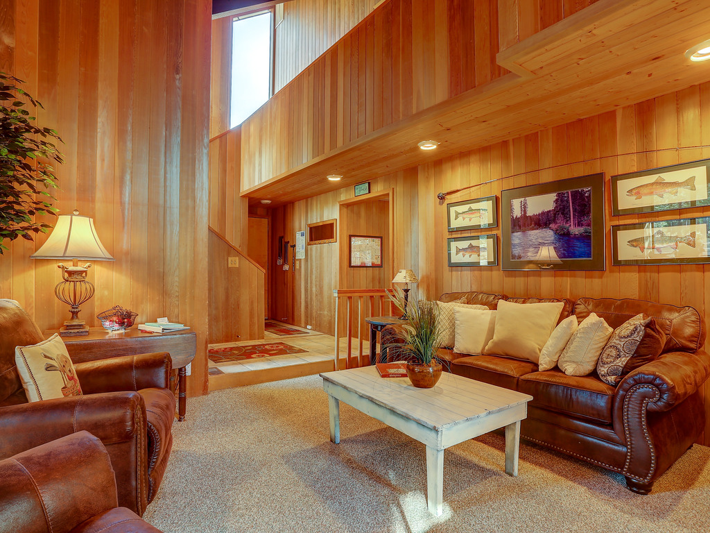 22 Rogue Home with Private Hot Tub, BBQ, and Game Room Vacation Rental in Sunriver - RedAwning