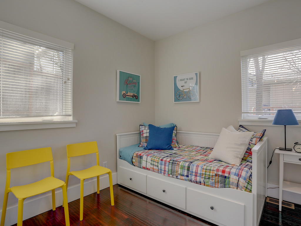Surfs Up Spacious Hood River Home - 30 Day Minimum Stay Vacation Rental in Hood River - RedAwning