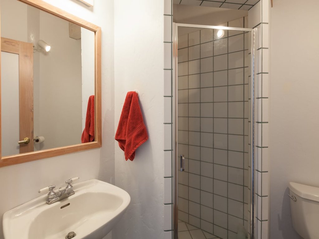 Riverdell Condo feature Floor Heating and Gas Grill Vacation Rental in Hood River - RedAwning
