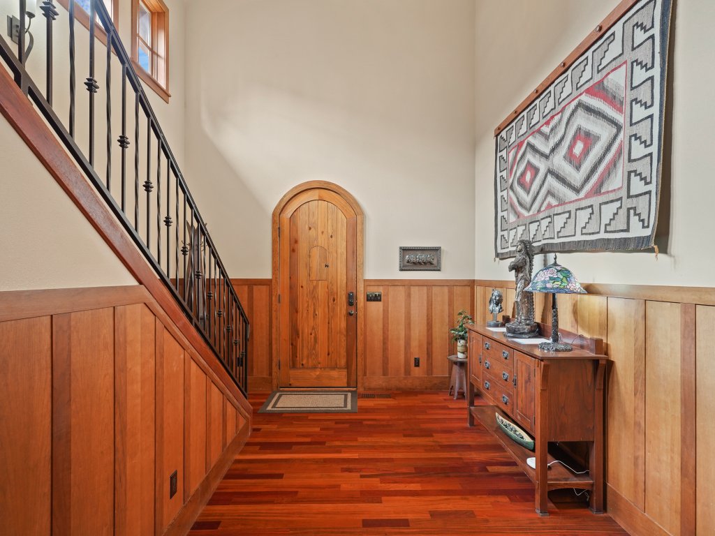 Drake Park Villa Vacation Rental in Bend - RedAwning