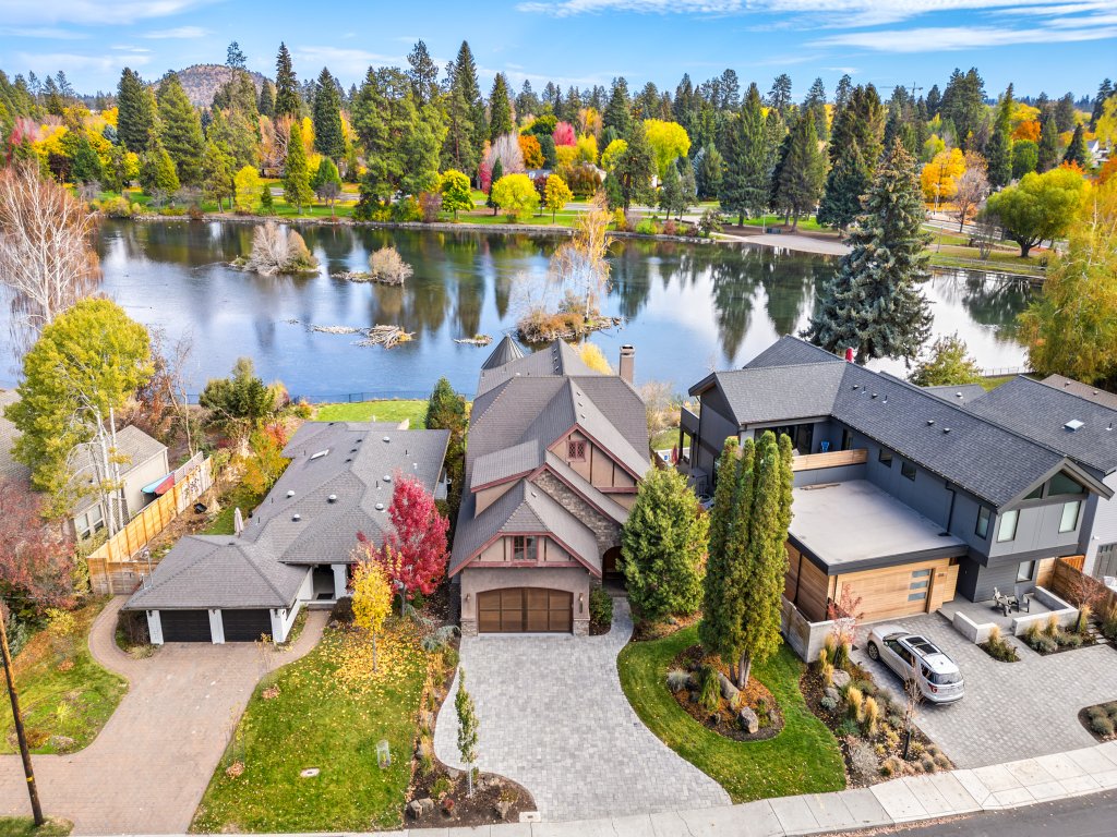 Drake Park Villa Vacation Rental in Bend - RedAwning
