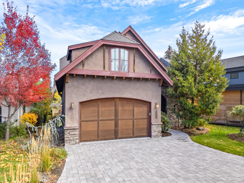 Drake Park Villa Vacation Rental in Bend - RedAwning