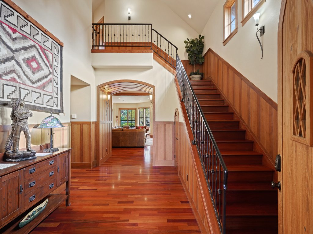 Drake Park Villa Vacation Rental in Bend - RedAwning