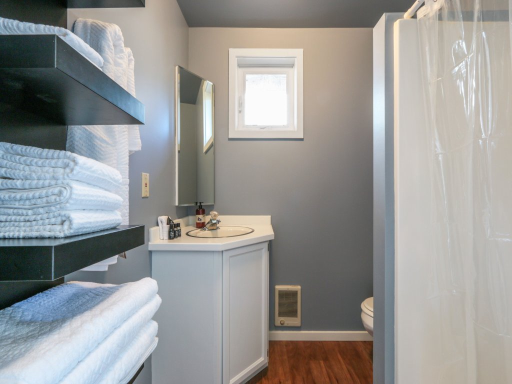 Grandview Get-A-Way Vacation Rental in White Salmon - RedAwning