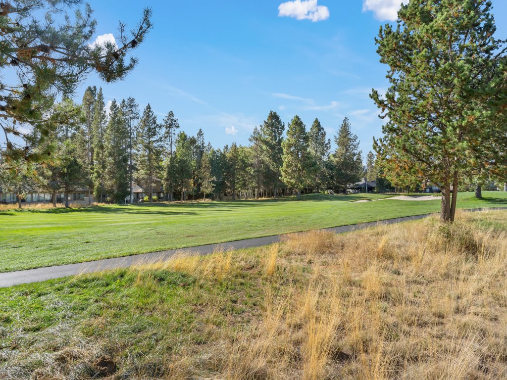 11 Tournament Vacation Rental in Sunriver - RedAwning